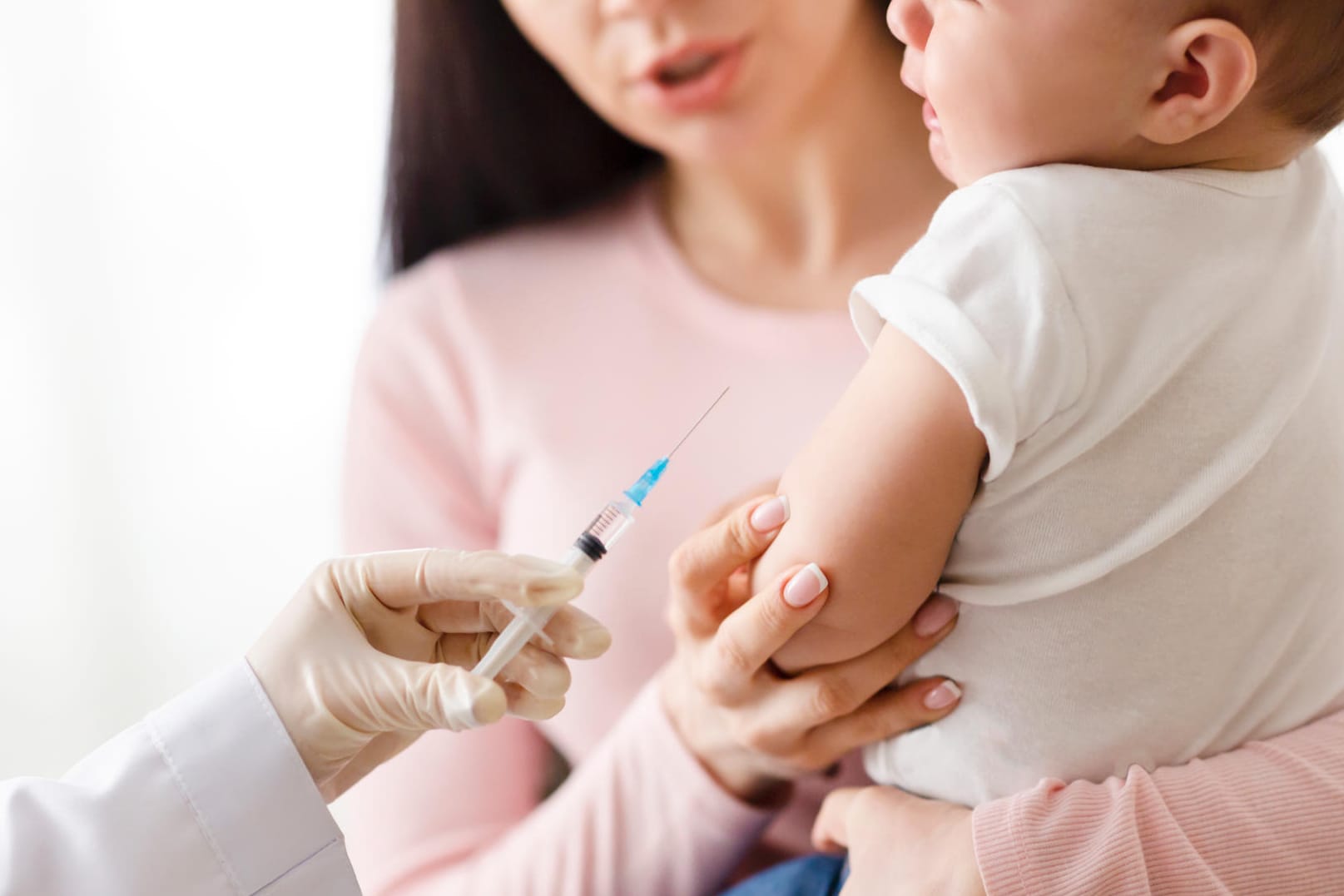 Impfung eines Babys (Symbolbild): Die neue Maßnahme soll den Impfplan vereinfachen. Impfung eines Babys (Symbolbild): Die neue Maßnahme soll den Impfplan vereinfachen.