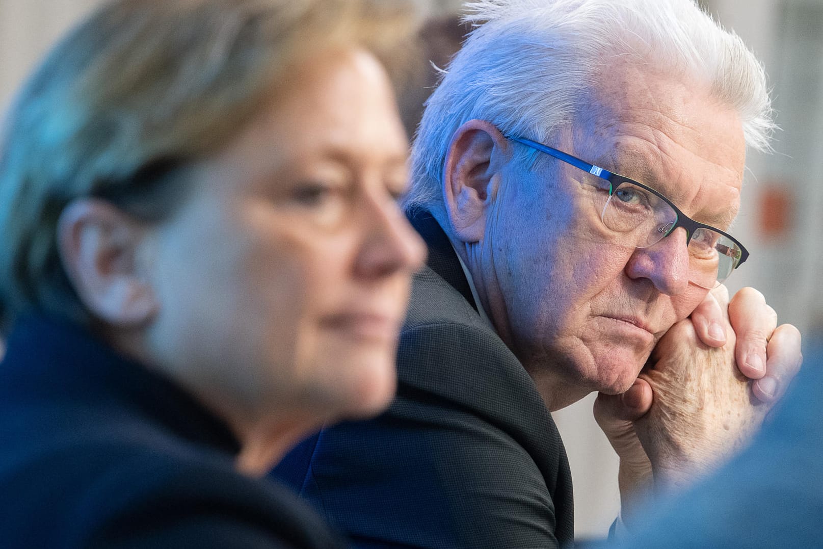 Kultusministerin Susanne Eisenmann (CDU) und Ministerpräsident Winfried Kretschmann (Grüne): "Diffusität des Infektionsgeschehens berücksichtigen". Kultusministerin Susanne Eisenmann (CDU) und Ministerpräsident Winfried Kretschmann (Grüne): "Diffusität des Infektionsgeschehens berücksichtigen".