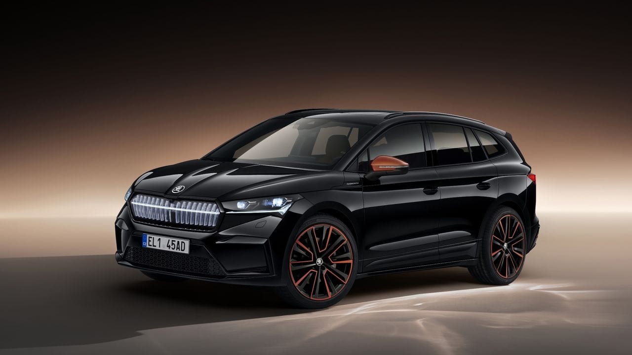Schöner Schein: Lichtspiele an der Front des neuen Skoda Enyaq.