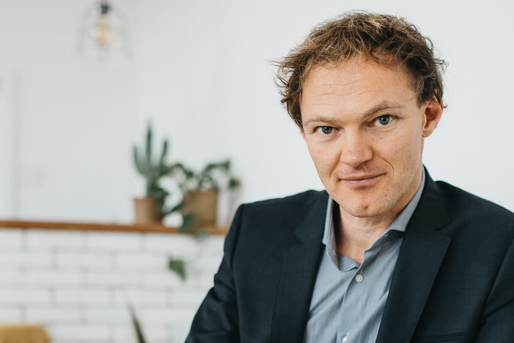 Daniel Saurenz von Feingold Research begleitet Sie als Experte durch das Börsengeschehen. Daniel Saurenz von Feingold Research begleitet Sie als Experte durch das Börsengeschehen.