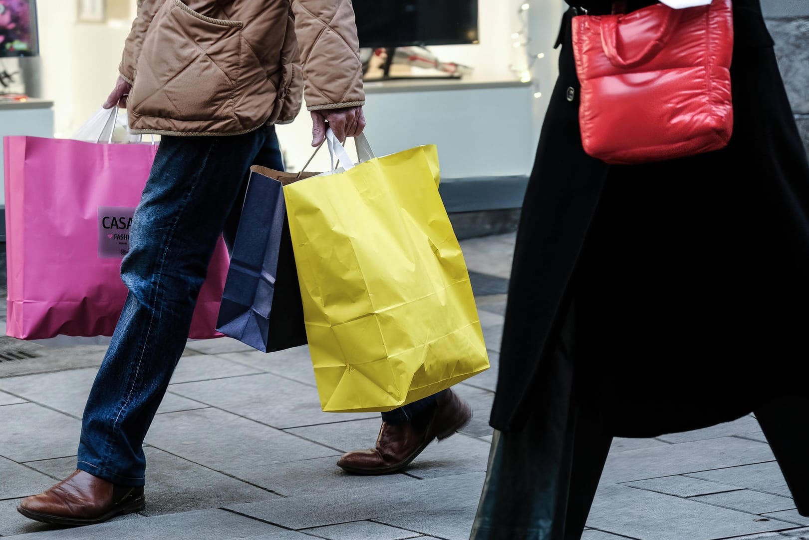 Einkaufsstraße in Düsseldorf: Modeexpertin Hediye Cunningham verrät im Gespräch mit t-online die Modetrends 2022. Einkaufsstraße in Düsseldorf: Modeexpertin Hediye Cunningham verrät im Gespräch mit t-online die Modetrends 2022.