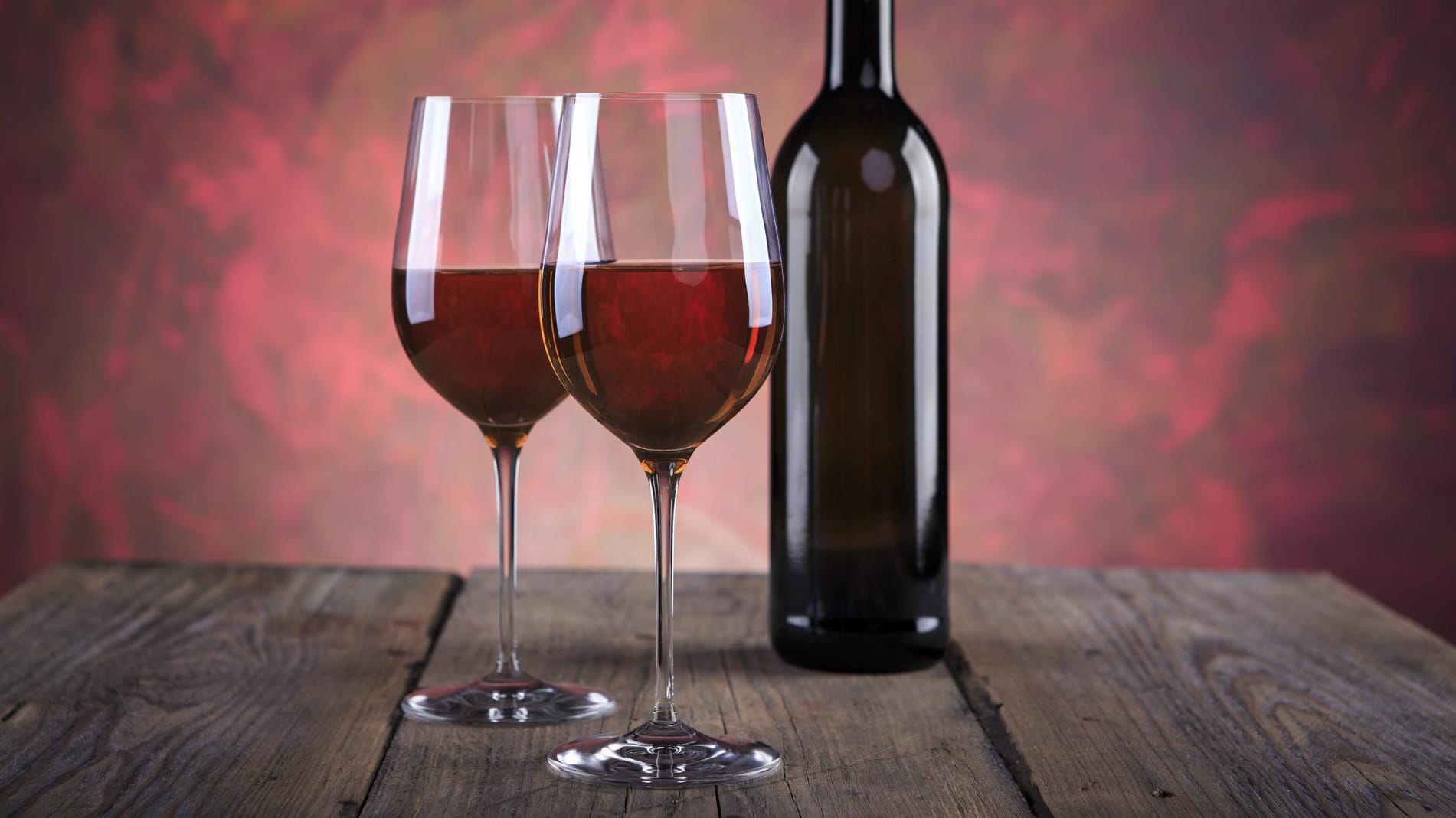 Wollen Sie guten Rotwein kaufen, helfen die Tipps echter Weinkenner. Wollen Sie guten Rotwein kaufen, helfen die Tipps echter Weinkenner.