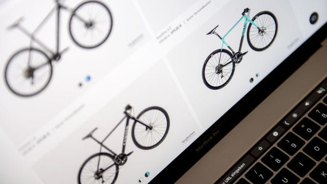 Ein wahnsinnig guter Preis? Das ist wahnsinnig unwahrscheinlich und Lockmittel Nummer eins von Fakeshops. Ein wahnsinnig guter Preis? Das ist wahnsinnig unwahrscheinlich und Lockmittel Nummer eins von Fakeshops.