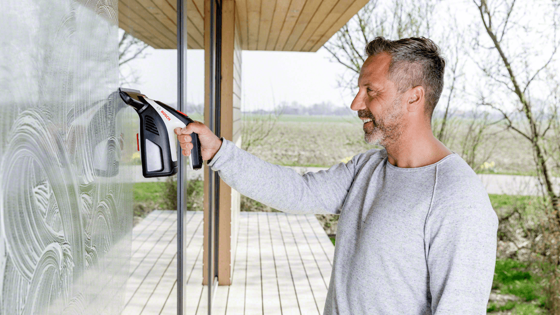 Mit den besten Akku-Fenstersaugern reinigen Sie Fenster ganz einfach und streifenfrei. Mit den besten Akku-Fenstersaugern reinigen Sie Fenster ganz einfach und streifenfrei.