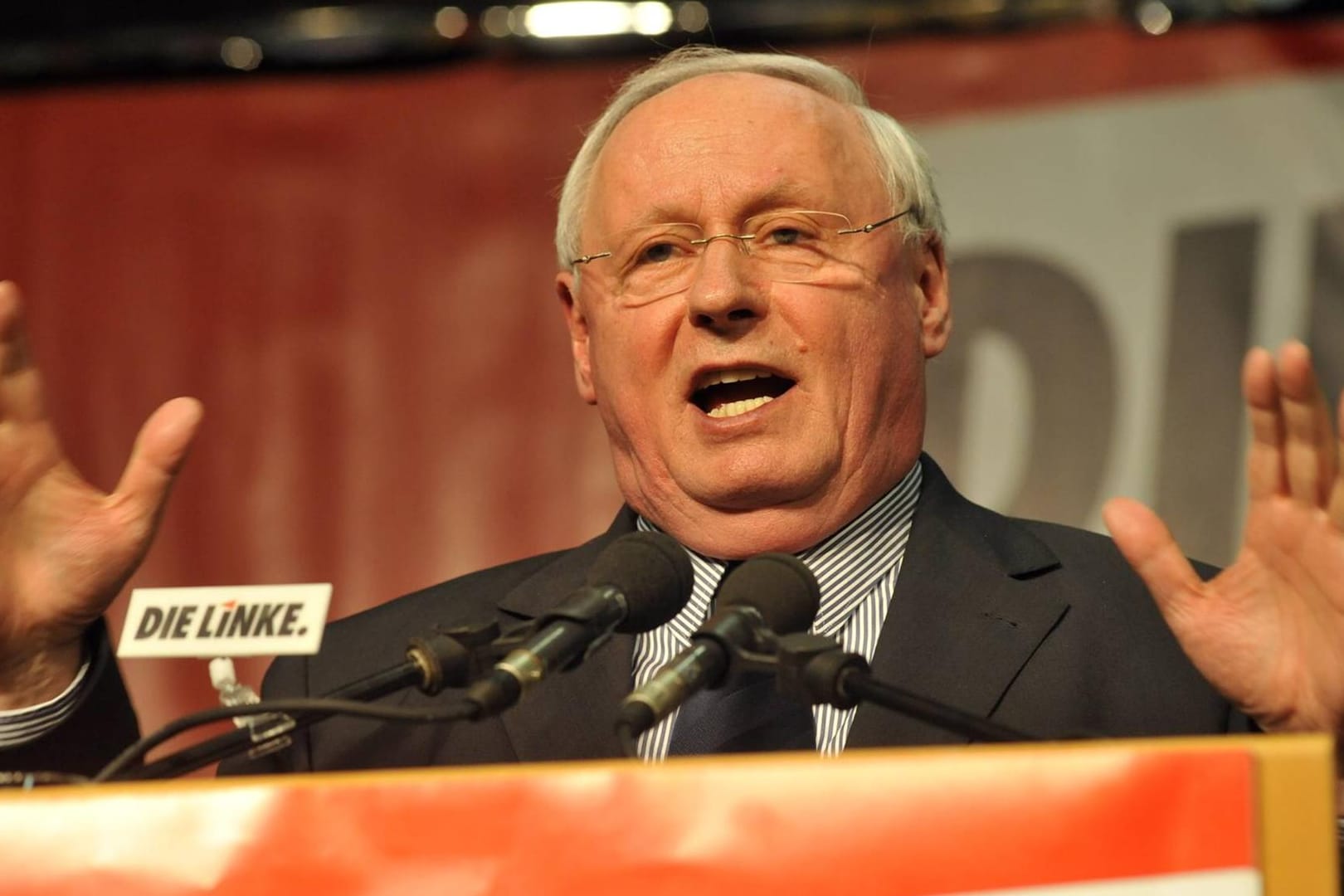 Oskar Lafontaine im Jahr 2011: Die Lichtgestalt der Linken hatte sich schon vor Jahren von seiner Partei entfremdet. Oskar Lafontaine im Jahr 2011: Die Lichtgestalt der Linken hatte sich schon vor Jahren von seiner Partei entfremdet.
