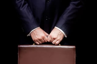 Beim Business-Outfit sind Aktentaschen die perfekte Ergänzung zum Anzug, zur Brille und zu den klassischen Schuhen. Der stilvolle Klassiker aus Glattleder geht immer, besonders im Trend sind lässige Retro-Taschen, die ruhig Gebrauchsspuren haben dürfen. Finden Sie Ihren persönlichen Stil. Beim Business-Outfit sind Aktentaschen die perfekte Ergänzung zum Anzug, zur Brille und zu den klassischen Schuhen. Der stilvolle Klassiker aus Glattleder geht immer, besonders im Trend sind lässige Retro-Taschen, die ruhig Gebrauchsspuren haben dürfen. Finden Sie Ihren persönlichen Stil.