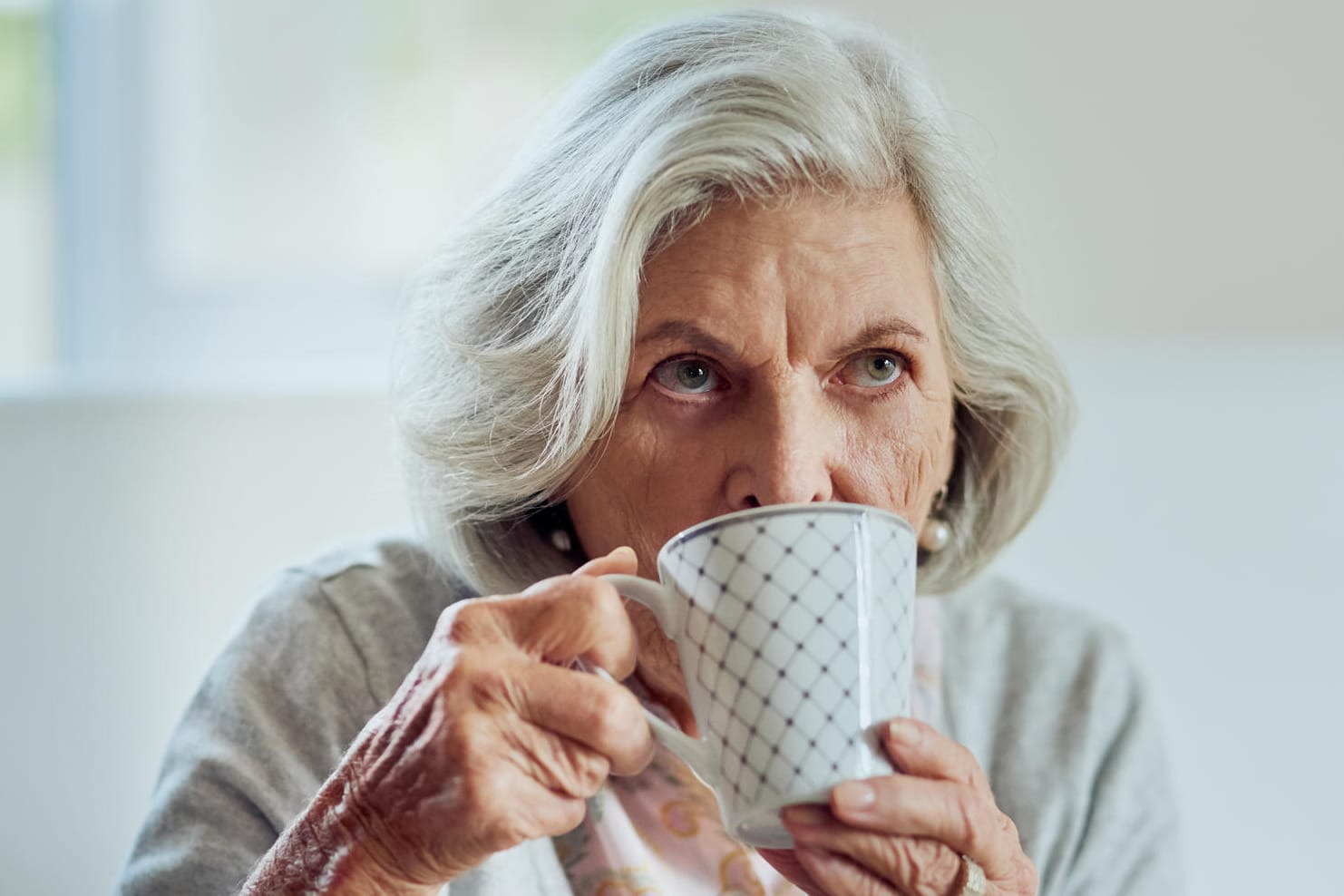 Tee trinken (Symbolbild): Tees gelten zu Recht als gesund, da sie die verschiedensten positiven Wirkungen entfalten können. Tee trinken (Symbolbild): Tees gelten zu Recht als gesund, da sie die verschiedensten positiven Wirkungen entfalten können.