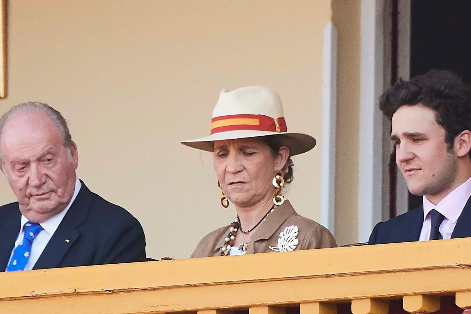 Felipe Juan (r.) ist der Son von Elena von Spanien (M.) und der Enkel des früheren Königs Juan Carlos (l.).