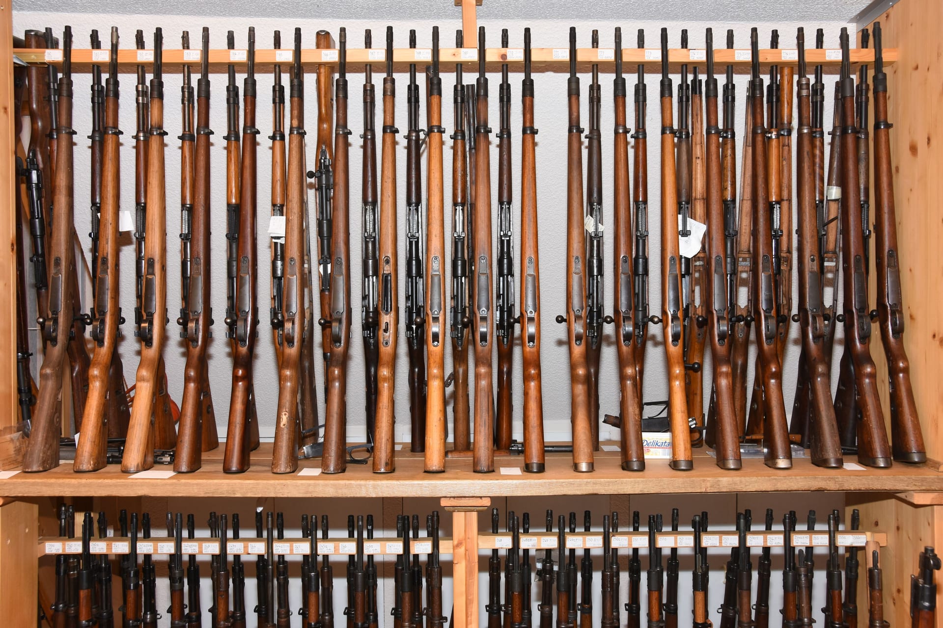Die Waffensammlung, die Fragen aufwirft: Warum wurde sie eingezogen und vernichtet? Und wo sind über 150 der Sammlerstücke geblieben? Die Waffensammlung, die Fragen aufwirft: Warum wurde sie eingezogen und vernichtet? Und wo sind über 150 der Sammlerstücke geblieben?