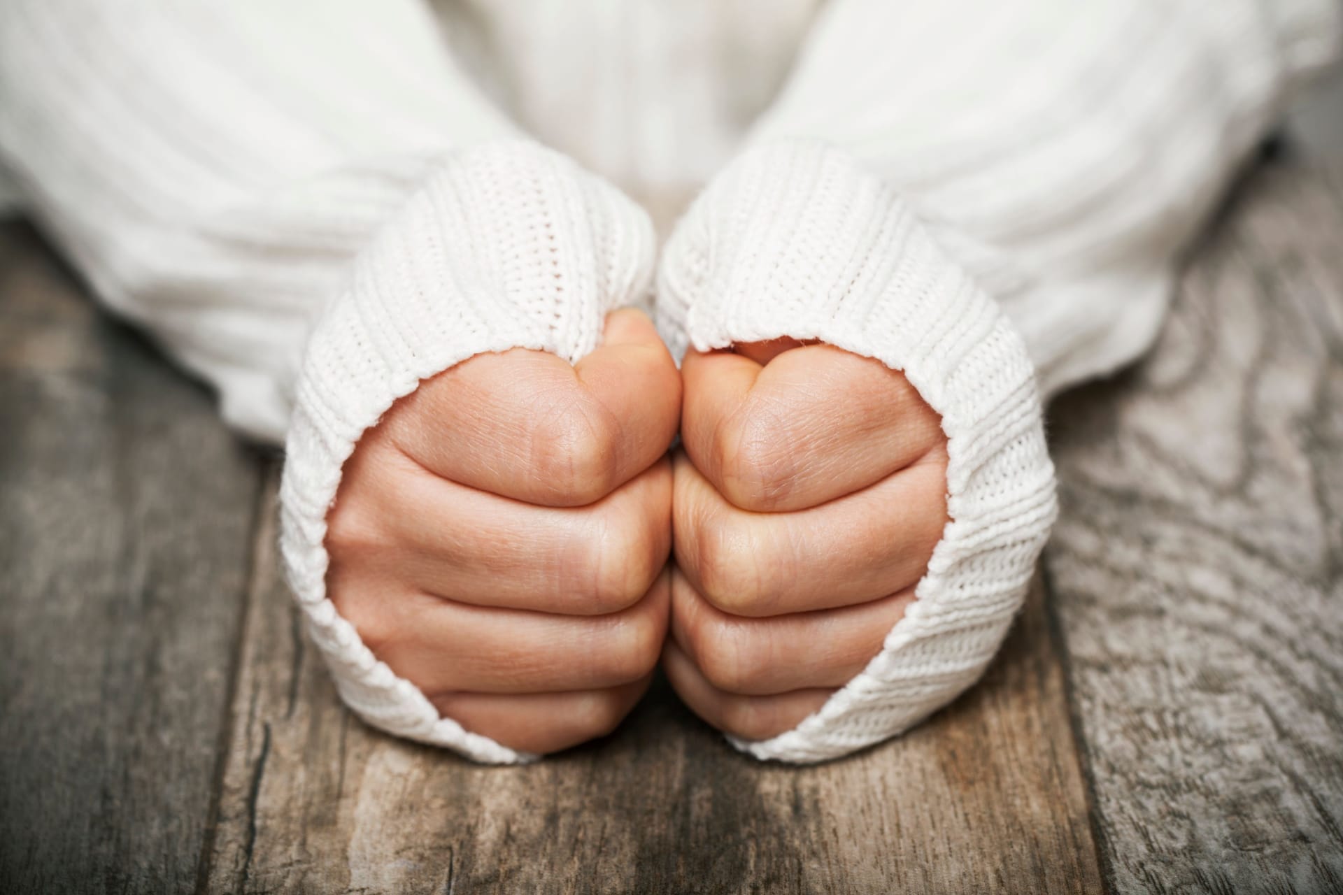 Bei einem akuten Raynaud-Anfall kann Wärme helfen. Bei einem akuten Raynaud-Anfall kann Wärme helfen.