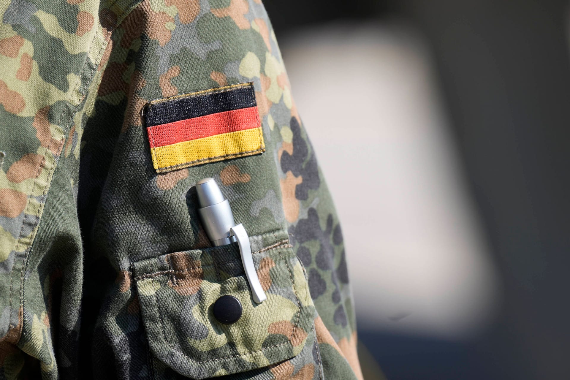 Ein Soldat der Bundeswehr (Symbolfoto): Das Verwaltungsgericht Hannover verhandelt am Mittwoch die Klage eines Ex-Soldaten gegen seine Entlassung. Ein Soldat der Bundeswehr (Symbolfoto): Das Verwaltungsgericht Hannover verhandelt am Mittwoch die Klage eines Ex-Soldaten gegen seine Entlassung.