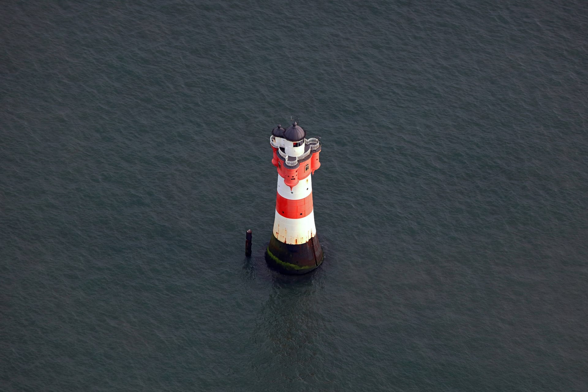 Leuchtturm Roter Sand in der Deutschen Bucht (Archivfoto): "Der Zustand ist sehr schlecht", heißt es vom Förderverein aus Bremerhaven. Leuchtturm Roter Sand in der Deutschen Bucht (Archivfoto): "Der Zustand ist sehr schlecht", heißt es vom Förderverein aus Bremerhaven.
