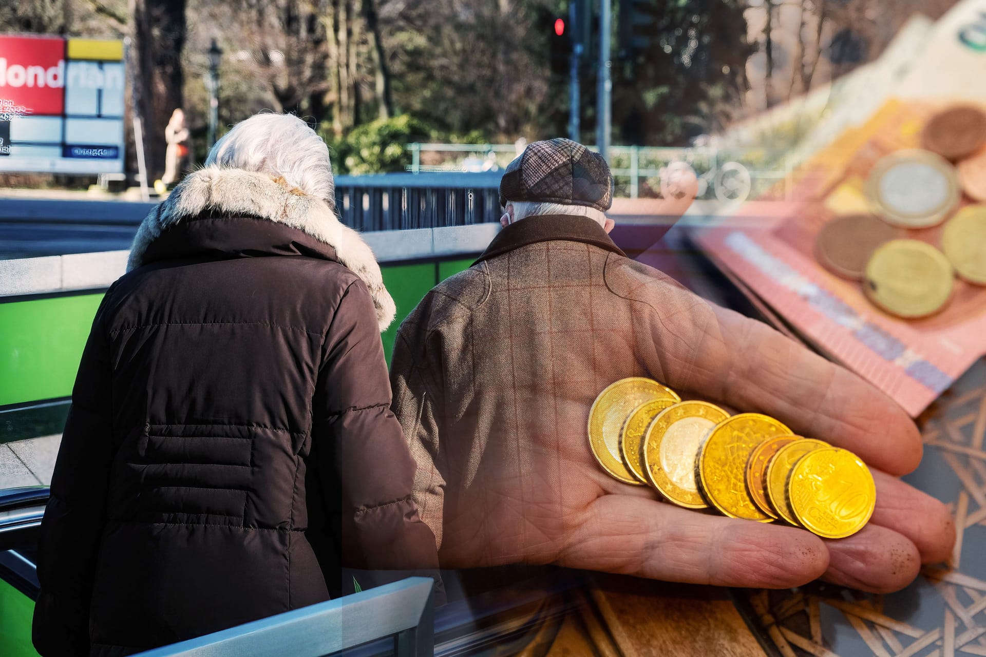 Rentner gehen eine Treppe runter Rentner gehen eine Treppe runter