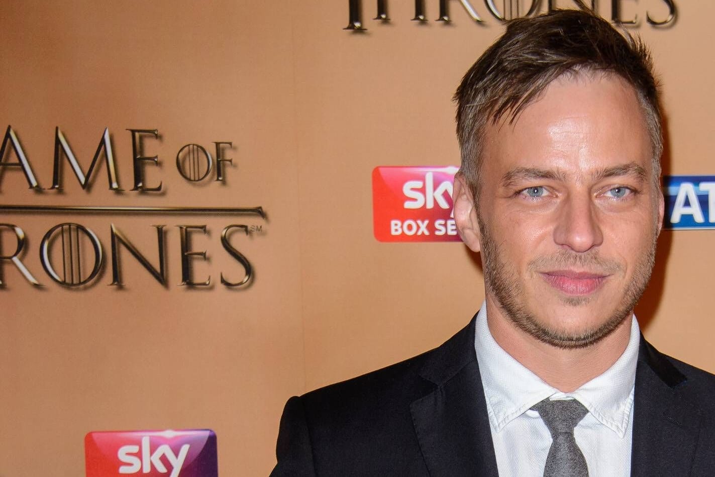 Tom Wlaschiha: Der Schauspieler hat bisher "House of the Dragon" nicht geschaut, obwohl er in der Originalserie "Game of Thrones" eine Rolle übernommen hatte. Tom Wlaschiha: Der Schauspieler hat bisher "House of the Dragon" nicht geschaut, obwohl er in der Originalserie "Game of Thrones" eine Rolle übernommen hatte.