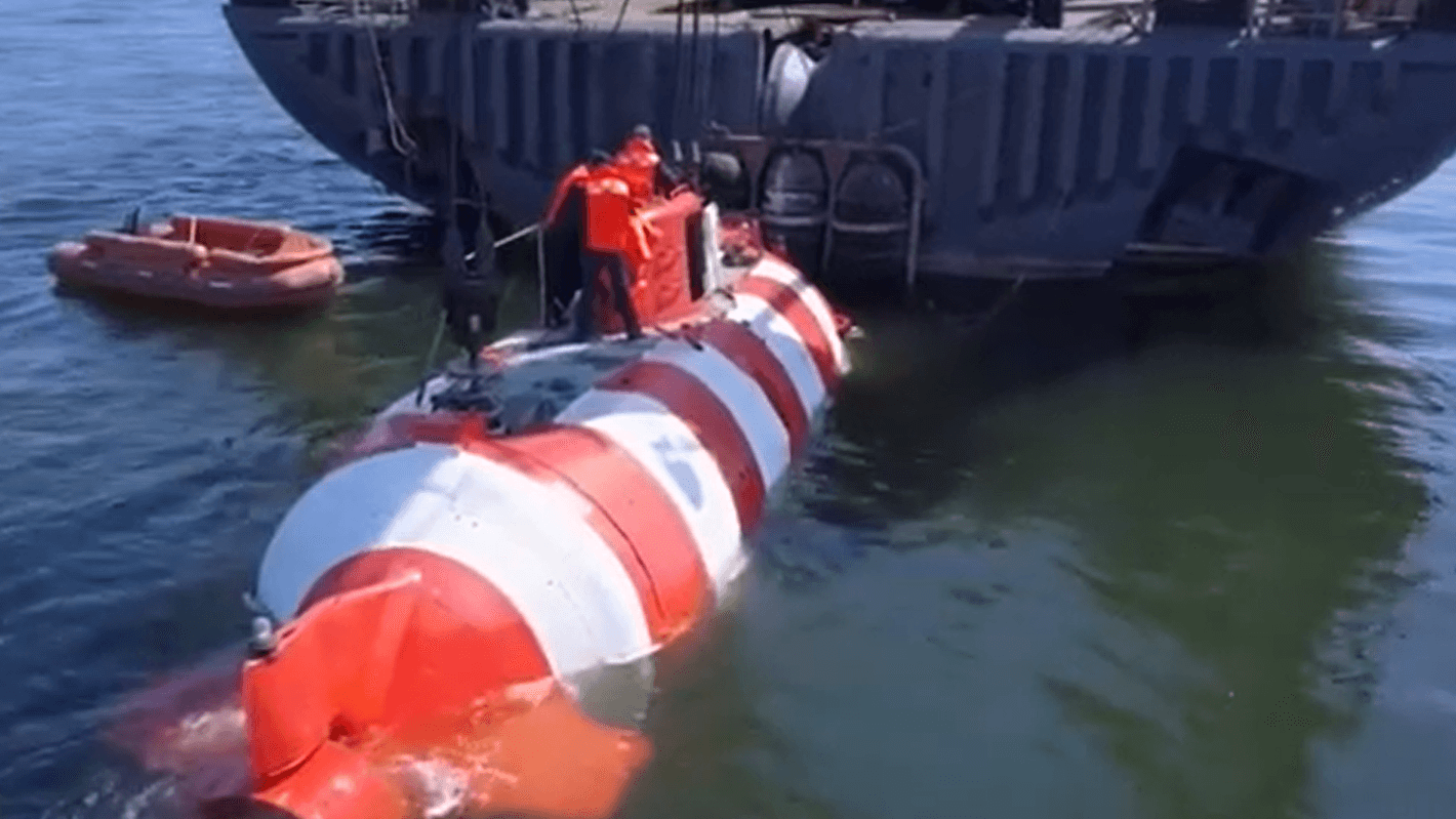 Screenshot aus einem älteren Video der russischen Streitkräfte: Die verdächtige "SS-750" verfügt über ein Mini-U-Boot. Screenshot aus einem älteren Video der russischen Streitkräfte: Die verdächtige "SS-750" verfügt über ein Mini-U-Boot.