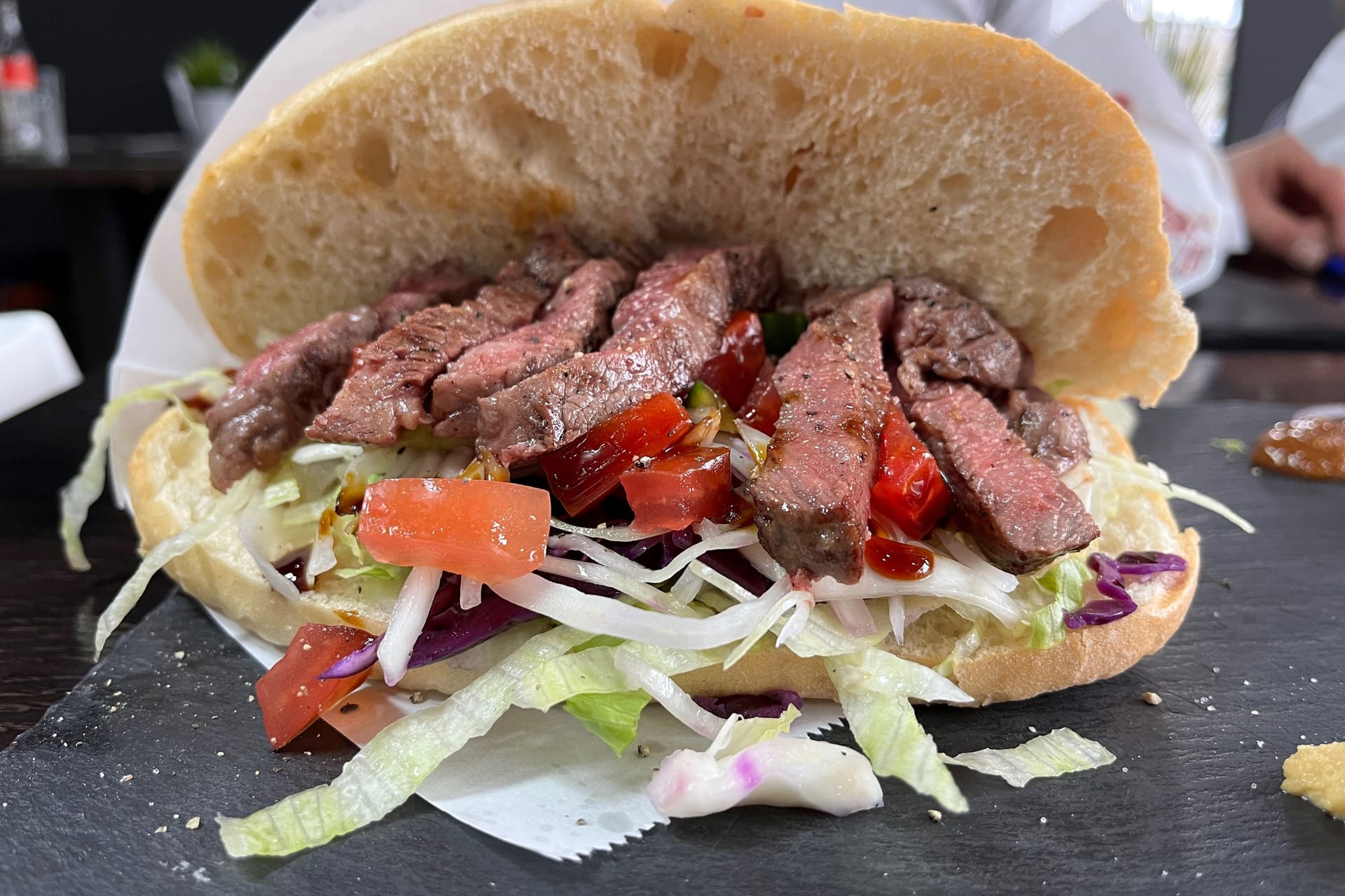 Der wohl teuerste Döner in NRW: Das Fleisch stammt vom Kobe-Wagyu-Rind. Der wohl teuerste Döner in NRW: Das Fleisch stammt vom Kobe-Wagyu-Rind.