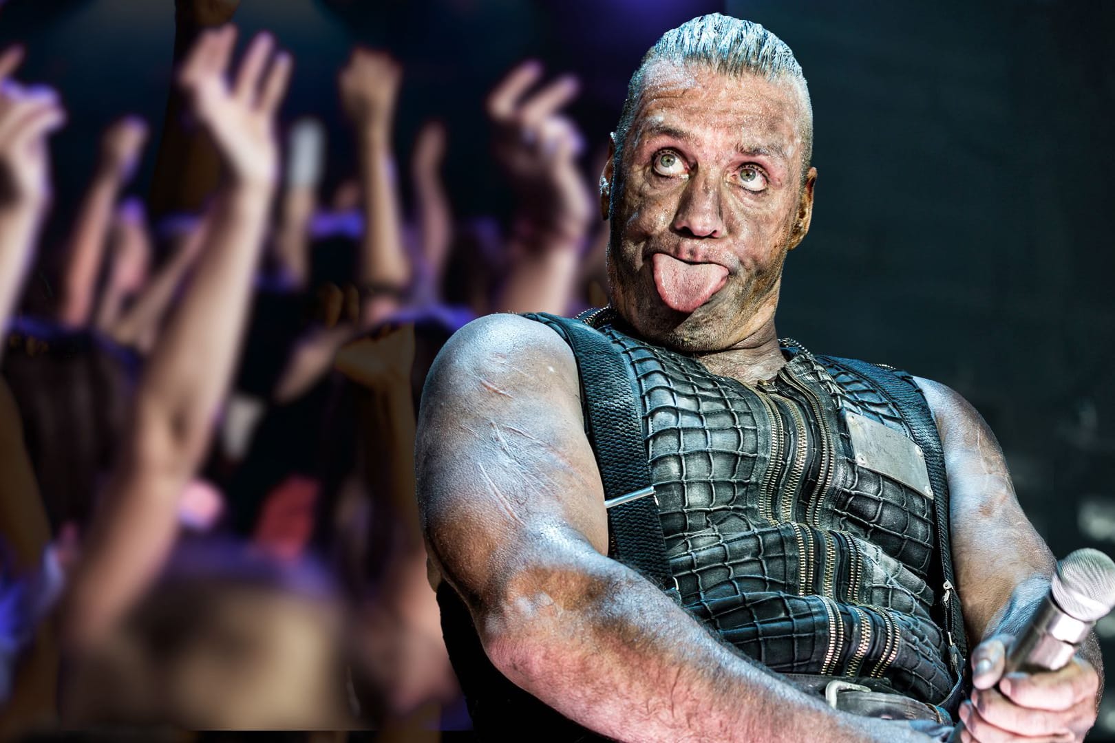 Lindemann und die Frauen: Der Rockstar kam seinen Fans oft sehr nahe, wie Recherchen zeigen. Lindemann und die Frauen: Der Rockstar kam seinen Fans oft sehr nahe, wie Recherchen zeigen.