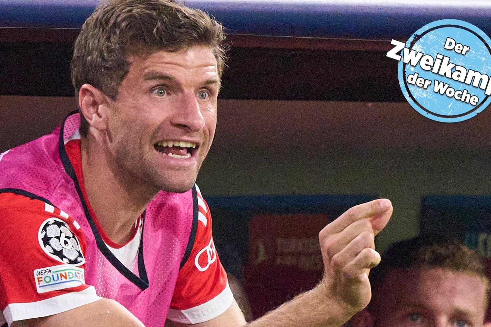 Es hält ihn nicht auf der Ersatzbank: Thomas Müller am Spielfeldrand beim Duell mit Manchester United in der Champions League, bei dem er für ganze drei Minuten ran durfte. Es hält ihn nicht auf der Ersatzbank: Thomas Müller am Spielfeldrand beim Duell mit Manchester United in der Champions League, bei dem er für ganze drei Minuten ran durfte.
