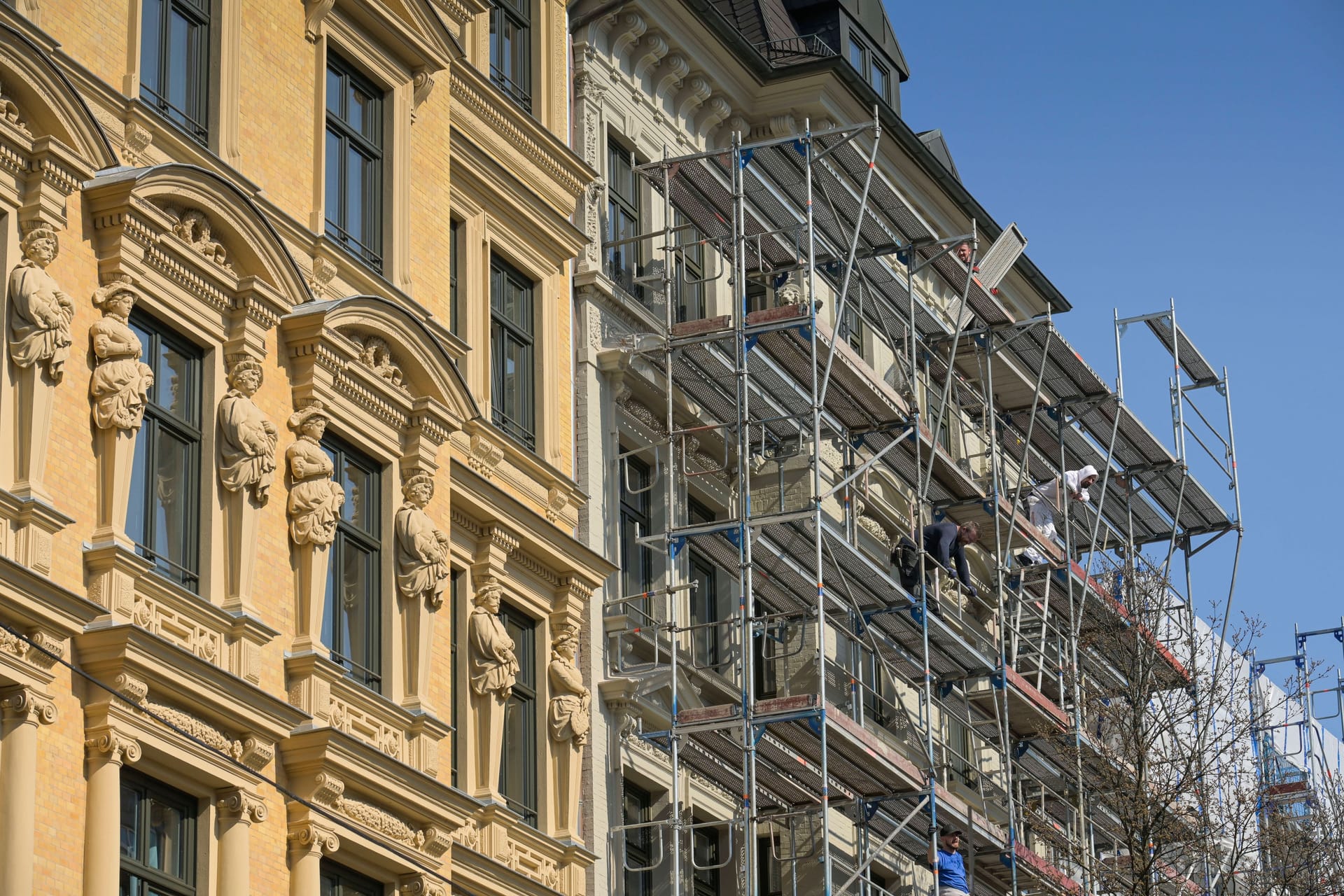 Häuserfassaden in Hamburg (Symbolbild): Der schwedische Wohnungskonzern Heimstaden hat die Wohnung der Akelius GmbH übernommen. Häuserfassaden in Hamburg (Symbolbild): Der schwedische Wohnungskonzern Heimstaden hat die Wohnung der Akelius GmbH übernommen.
