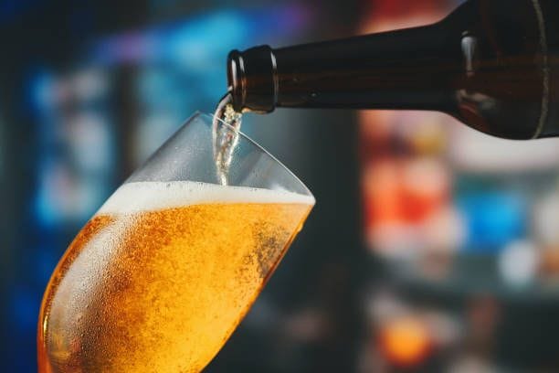 Alkohol erhöht in jeder Menge das Krebsrisiko. Alkohol erhöht in jeder Menge das Krebsrisiko.