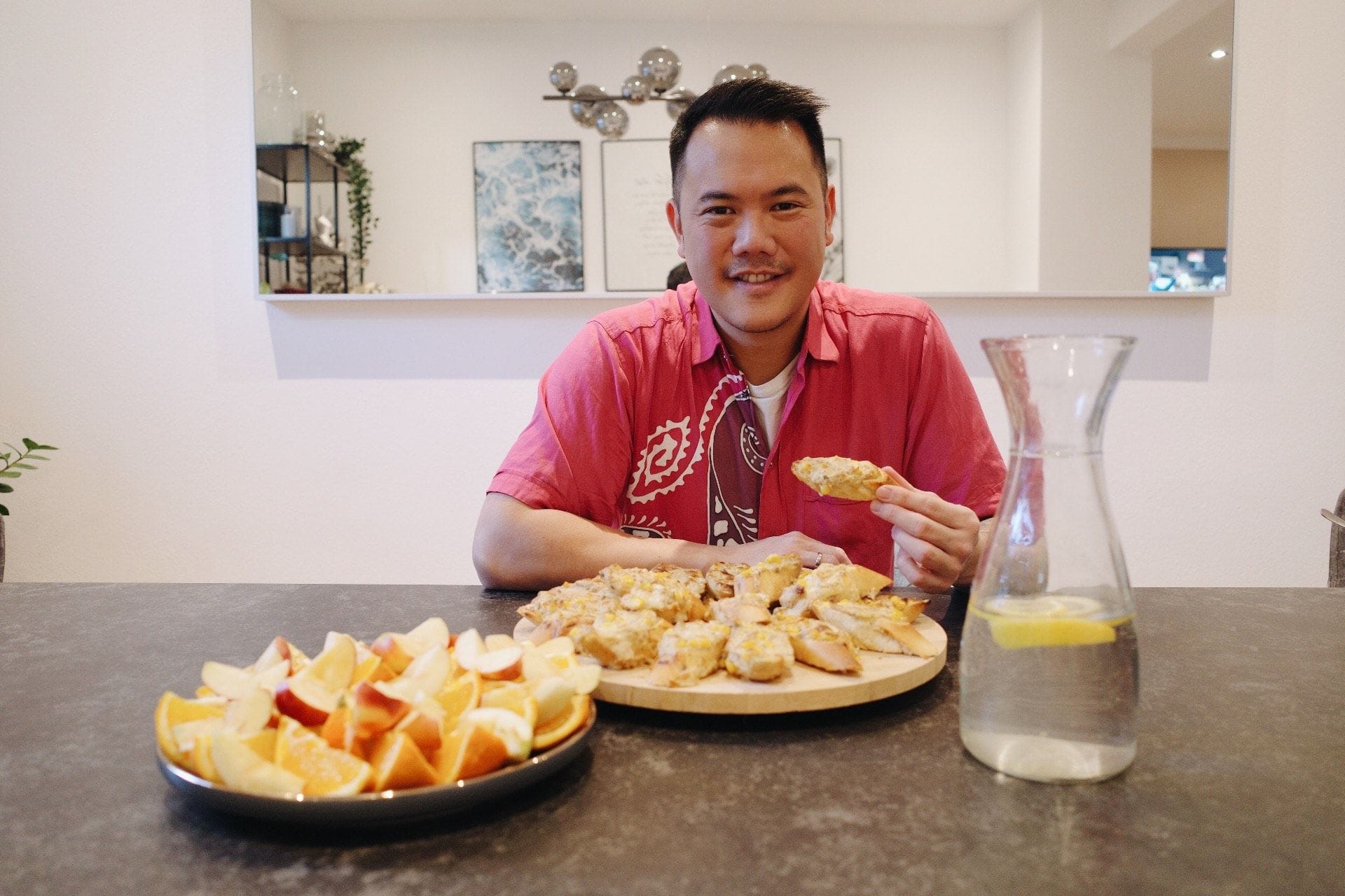 Kennt sich mit Essen aus: Duy Tran ist nun auch Kulinarik-Botschafter von Düsseldorf. Kennt sich mit Essen aus: Duy Tran ist nun auch Kulinarik-Botschafter von Düsseldorf.