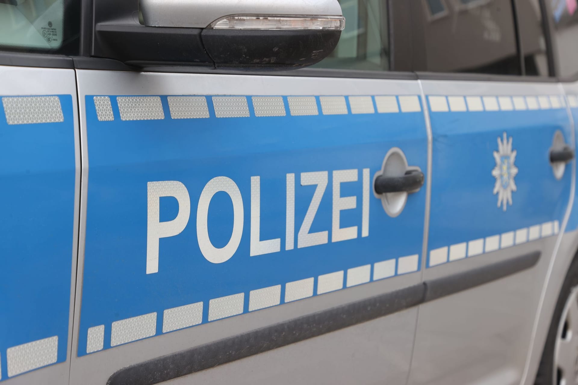Ein Auto der Polizei Thüringen (Symbolbild): Nach einem Messerangriff hat es jetzt eine Festnahme gegeben. Ein Auto der Polizei Thüringen (Symbolbild): Nach einem Messerangriff hat es jetzt eine Festnahme gegeben.