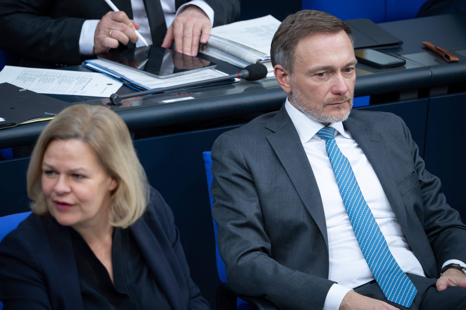 Lindner (FDP) und Innenministerin Nancy Faeser (SPD) im Bundestag (Archivbild). Lindner (FDP) und Innenministerin Nancy Faeser (SPD) im Bundestag (Archivbild).