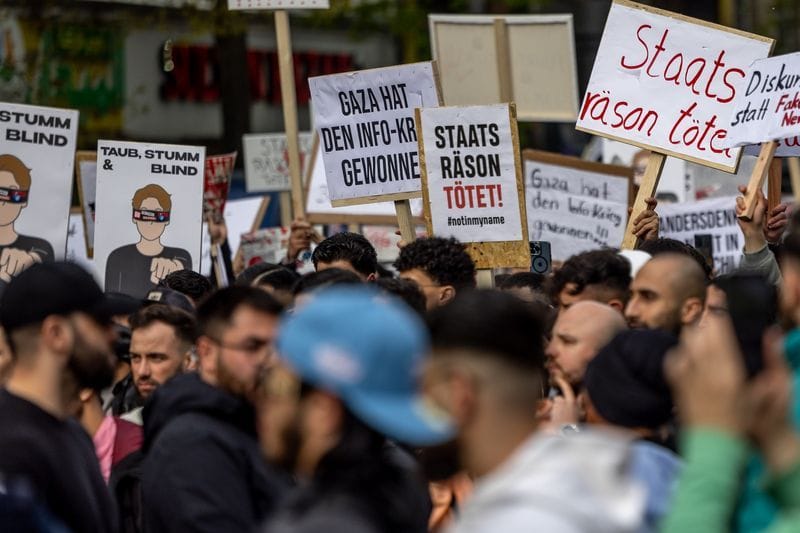 Demonstration der islamistischen Szene in Hamburg (Archivbild): 2.300 Islamisten nahmen an einer Kundgebung am Samstag teil. Demonstration der islamistischen Szene in Hamburg (Archivbild): 2.300 Islamisten nahmen an einer Kundgebung am Samstag teil.