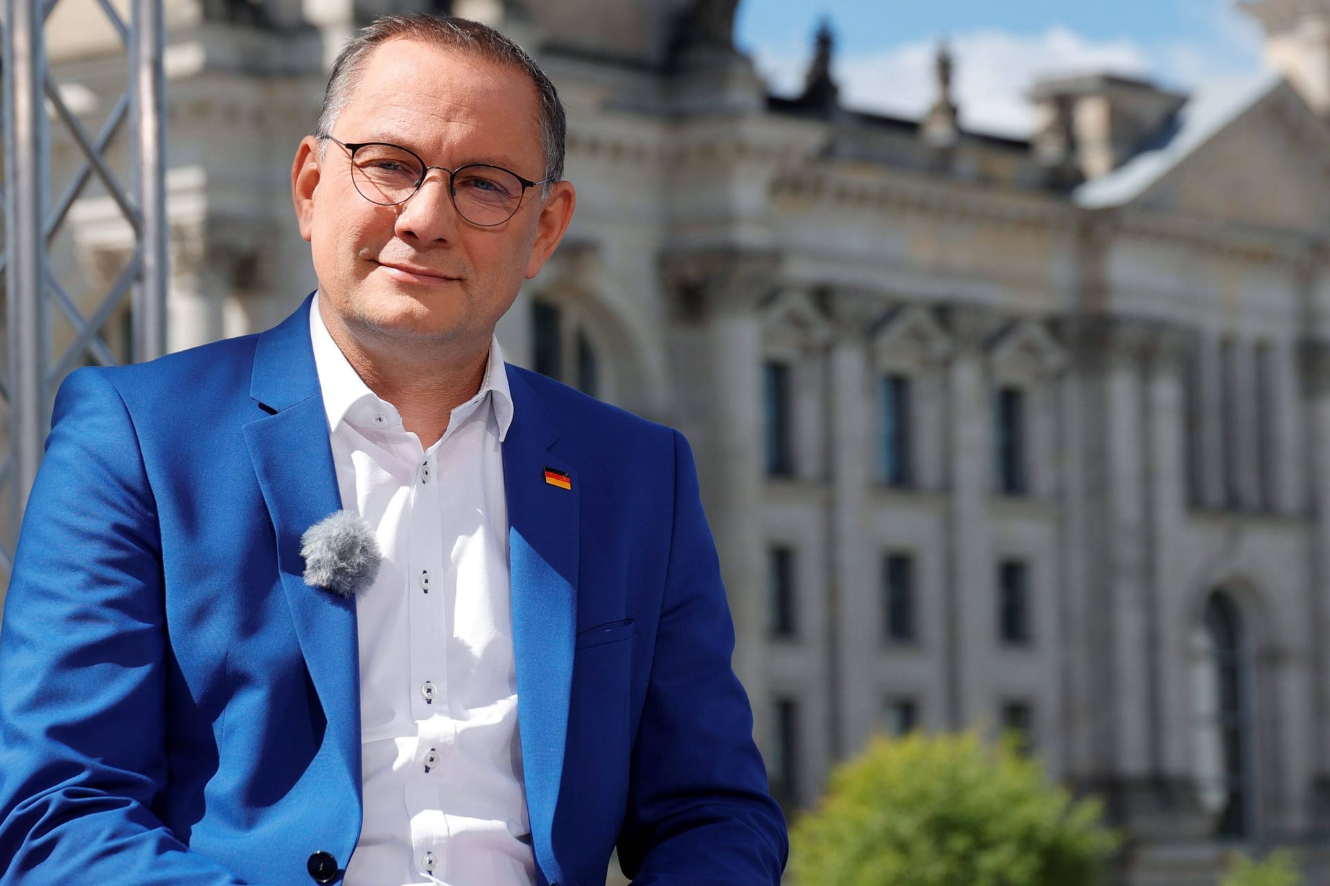 AfD-Vorsitzende Tino Chrupalla beim ARD-Sommerinterview. AfD-Vorsitzende Tino Chrupalla beim ARD-Sommerinterview.