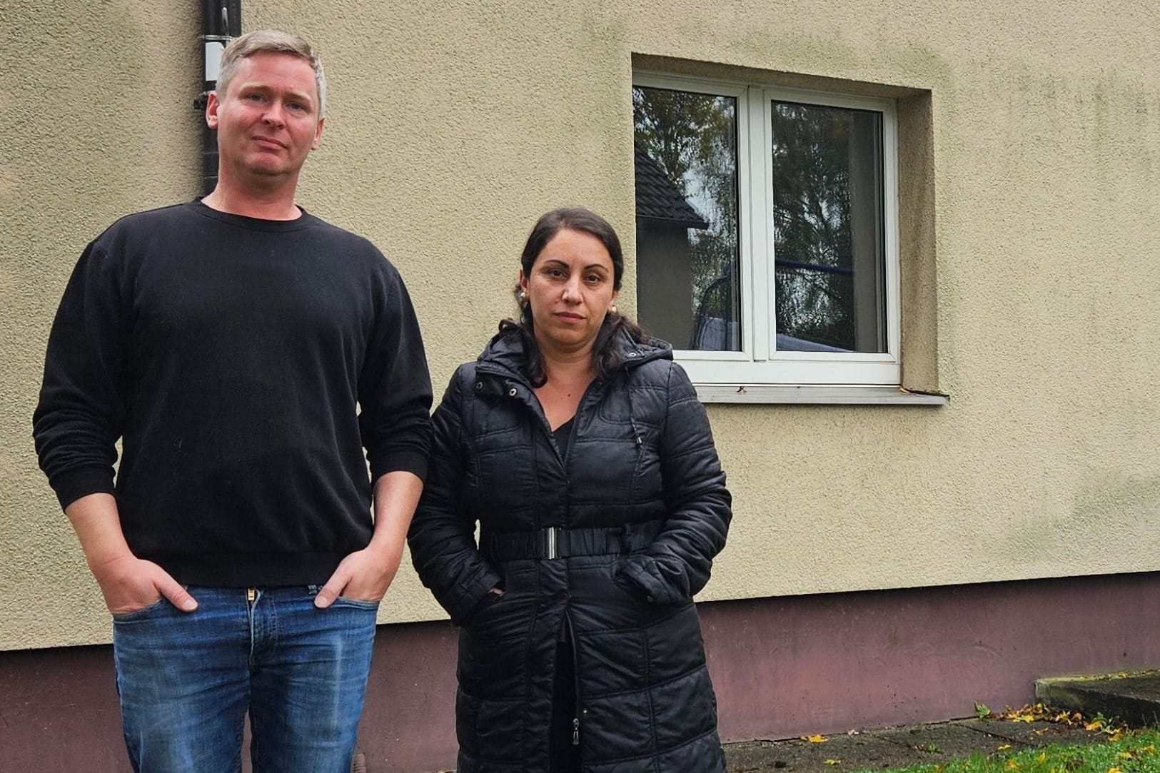 Hevres Becker (r.) und ihr Mann wohnen mit den gemeinsamen Kindern in der Litterode 19: Das Gebäude soll abgerissen werden, um Platz für neue Wohnhäuser zu machen. Hevres Becker (r.) und ihr Mann wohnen mit den gemeinsamen Kindern in der Litterode 19: Das Gebäude soll abgerissen werden, um Platz für neue Wohnhäuser zu machen.