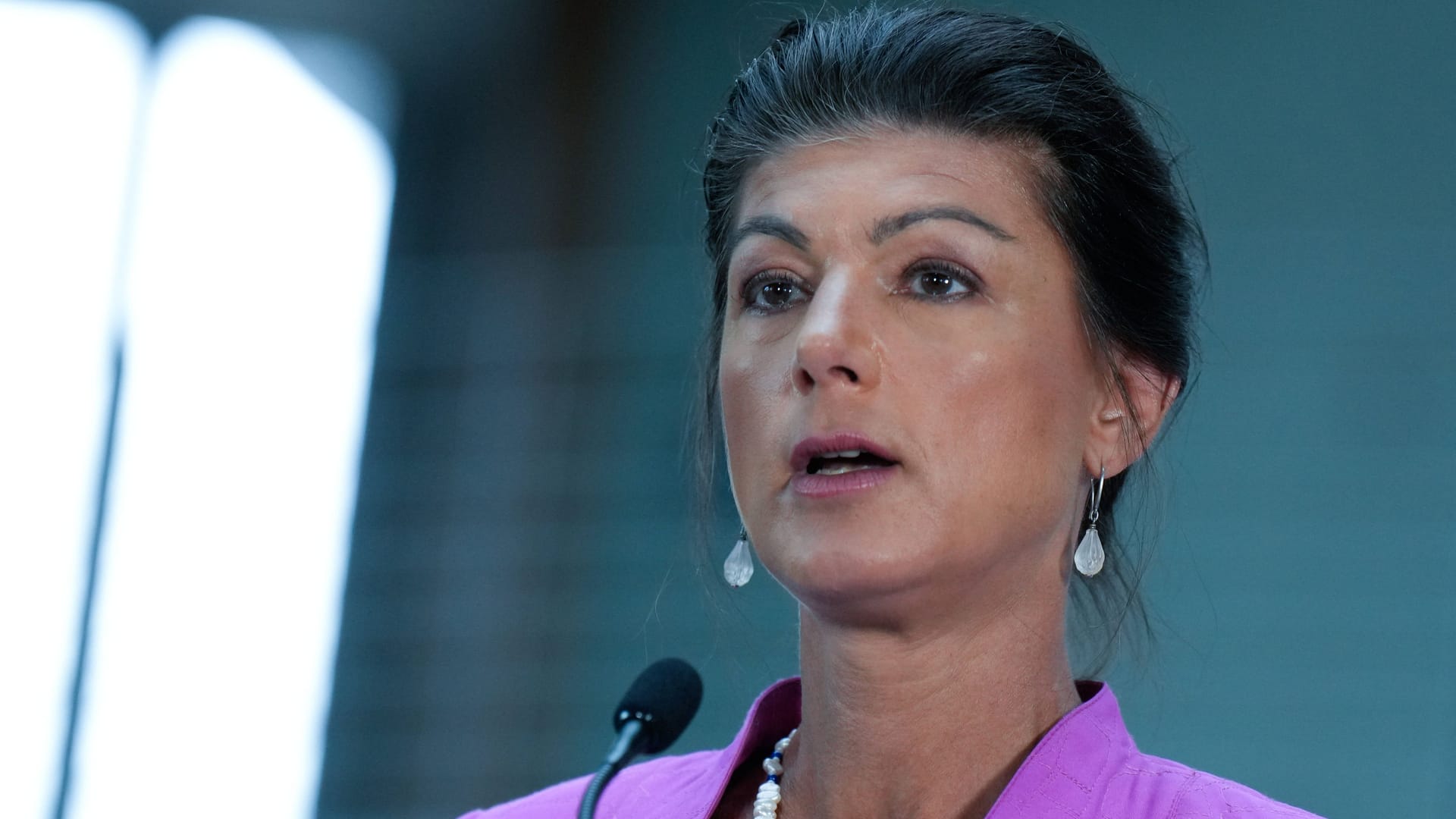 Sarah Wagenknecht bei einer Pressekonferenz des Bündnis Sahra Wagenknecht in Berlin. Sarah Wagenknecht bei einer Pressekonferenz des Bündnis Sahra Wagenknecht in Berlin.