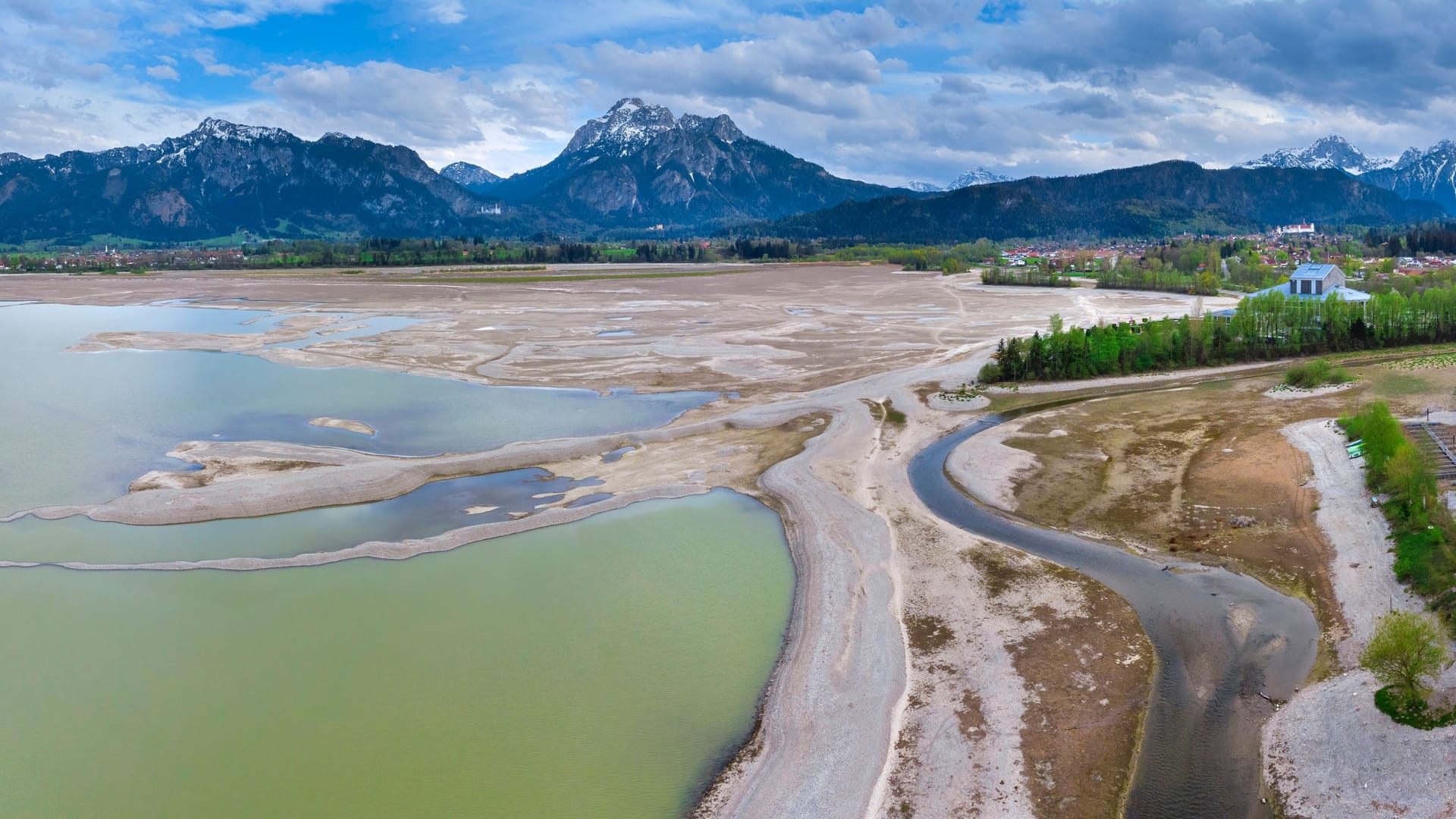 Der Forggensee (Archivbild): Jedes Jahr ab Oktober wird das Wasser in Deutschlands größtem Stausee abgelassen. Der Forggensee (Archivbild): Jedes Jahr ab Oktober wird das Wasser in Deutschlands größtem Stausee abgelassen.
