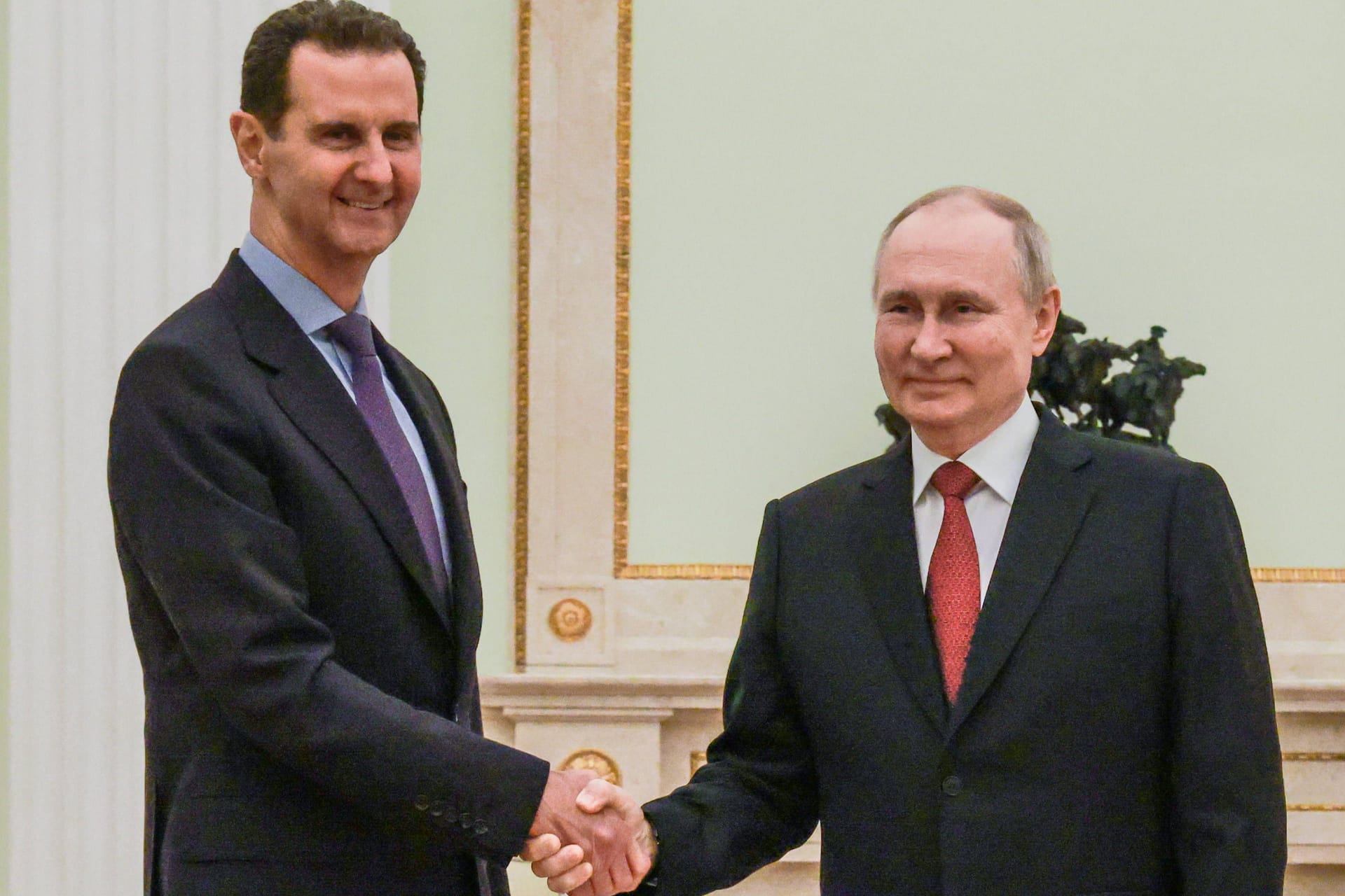 Wladimir Putin (r) und Baschar al-Assad: Der syrische Diktator besuchte Putin im Frühjahr 2023 in Moskau. Wladimir Putin (r) und Baschar al-Assad: Der syrische Diktator besuchte Putin im Frühjahr 2023 in Moskau.
