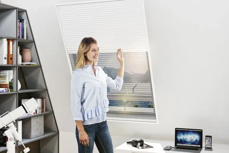Das Plissee für Dachfenster gibt es bei Lidl derzeit im Angebot.