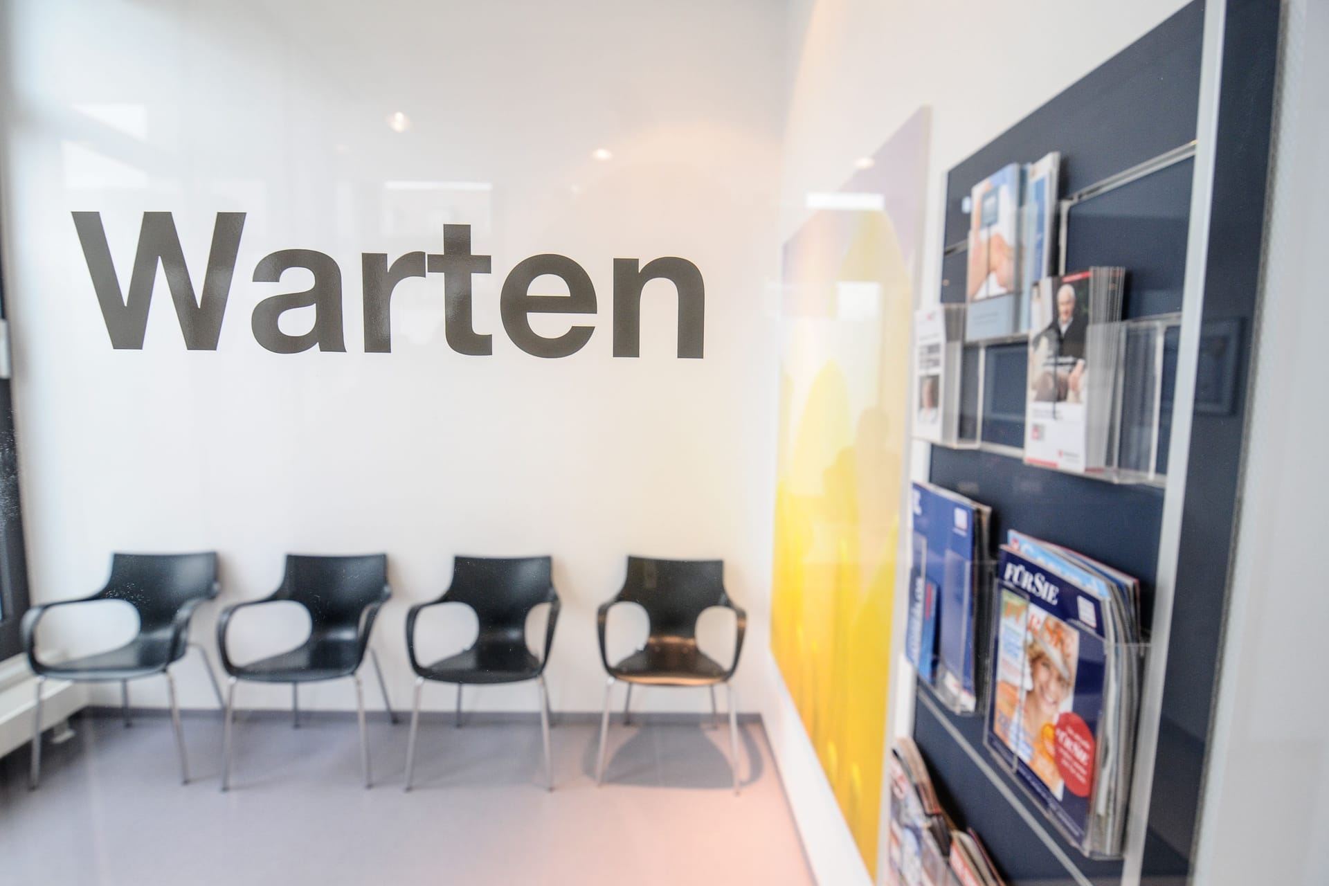Wartezimmer: Ärzte fordern eine Strafgebühr für Patienten, die gebuchte Termine nicht wahrnehmen. Wartezimmer: Ärzte fordern eine Strafgebühr für Patienten, die gebuchte Termine nicht wahrnehmen.