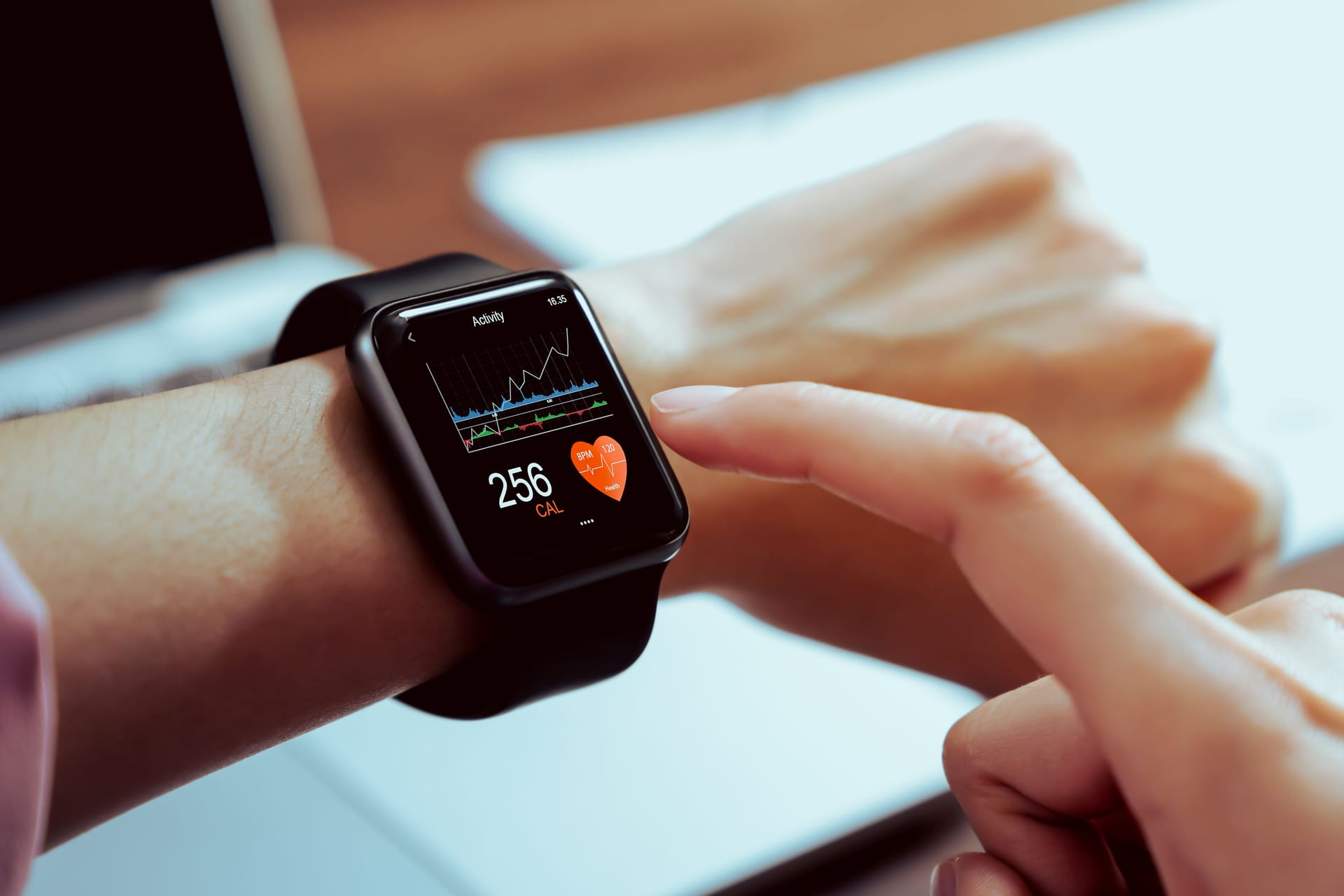 Smartwatches im Check: Stiftung Warentest hat aktuelle Modelle unter die Lupe genommen – mit spannenden neuen Testsiegern. (Symbolbild) Smartwatches im Check: Stiftung Warentest hat aktuelle Modelle unter die Lupe genommen – mit spannenden neuen Testsiegern. (Symbolbild)