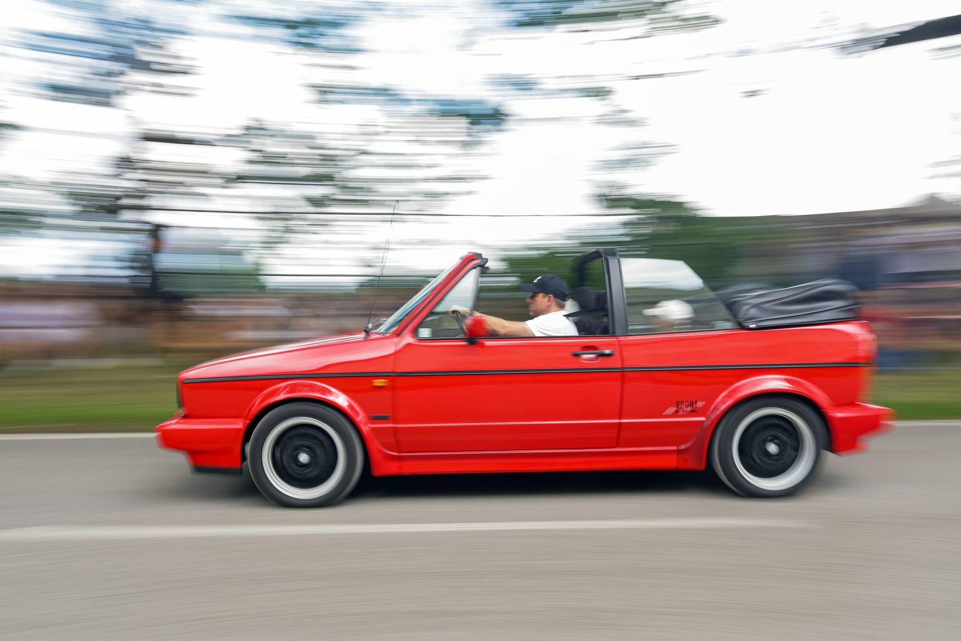 Ein VW Golf Cabriolet, oft auch als „Erdbeerkörbchen“ bekannt (Symbolbild): Das gestohlene wurde 1987 gebaut. Ein VW Golf Cabriolet, oft auch als „Erdbeerkörbchen“ bekannt (Symbolbild): Das gestohlene wurde 1987 gebaut.