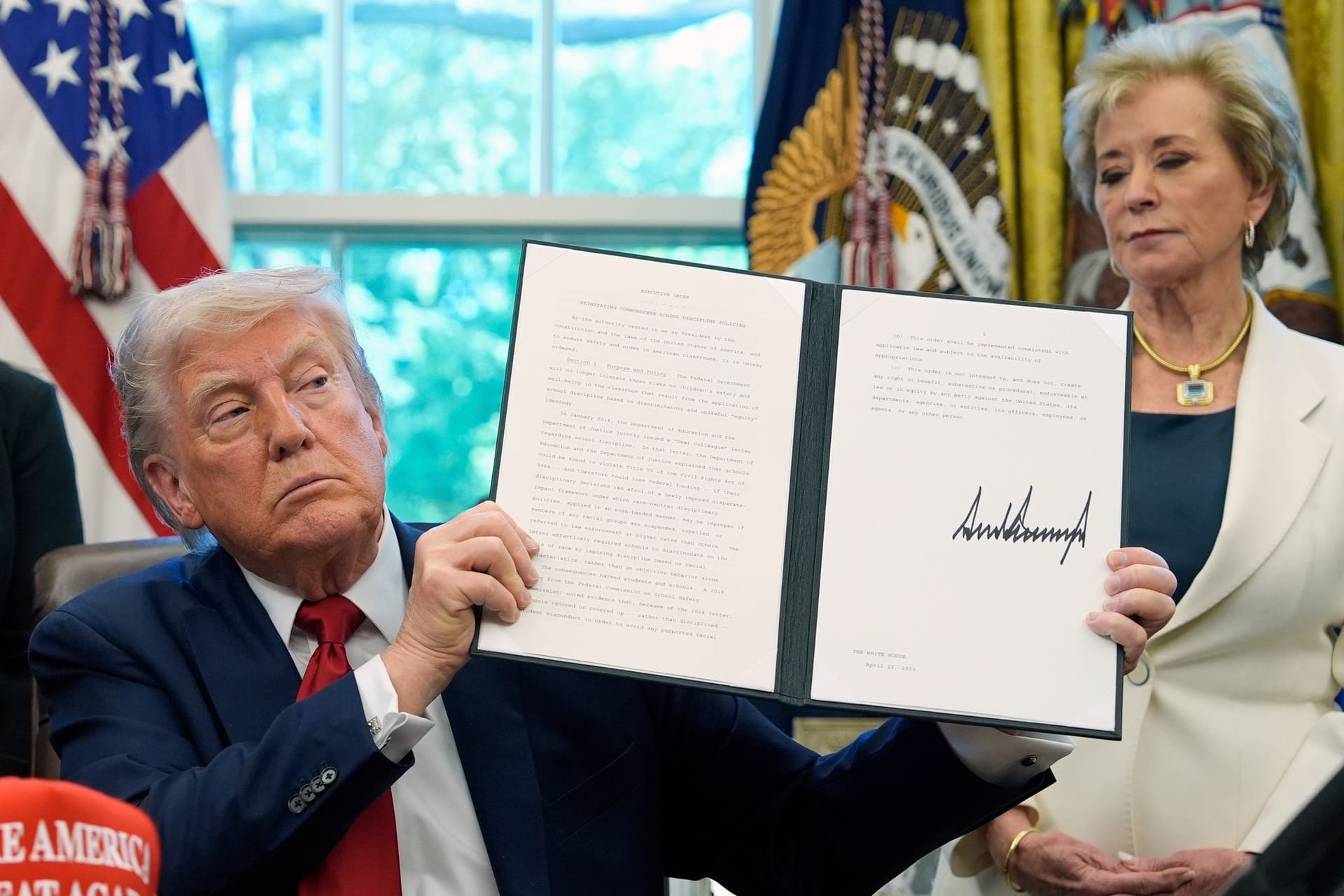 US-Präsident Trump hat massive Zölle erlassen – ein Ausweg zeichnet sich aber ab. US-Präsident Trump hat massive Zölle erlassen – ein Ausweg zeichnet sich aber ab.
